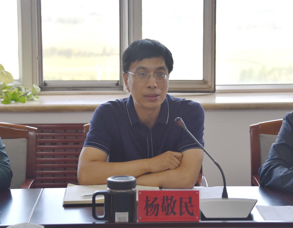 党委常委,副校长杨敬民主持会议党委常委,副校长张冬在会上讲话校长